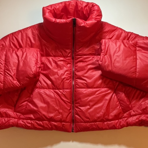 De Base Cropped Puffer Jacket - Picture 4 of 10